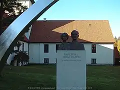 Bust of Anne Stine and Helge Ingstad outside Viking Ship Museum