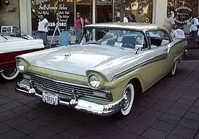 1957 Ford Fairlane 500 Club Victoria