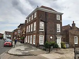 From Chiswick Square to the George and Devonshire along Burlington Lane