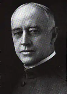 Black and white neck and shoulders photo of Albert D. Kniskern looking slightly left