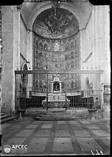 Main altarpiece of the Old Cathedral, photo dated 1880-1926. Memòria Digital de Catalunya.