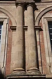 Fluted and filleted columns at the Hôtel d'Assézat.