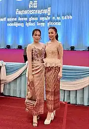 Khmer women wearing modernized Av Pak