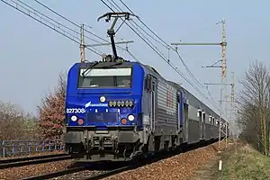 A BB 27300 on line N, between Coignières et Les Essarts-le-Roi.