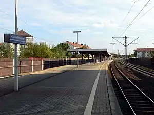 Island platform with canopy