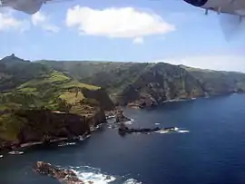 Alagoa Bay and islets seen from the air (the village over the cliff at the center is Cedros; to the far right is Ponta Ruiva)