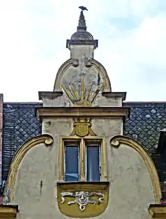 Detail of the gable at Nr.74