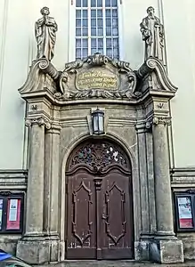 One of the main door, with Saint Peter and Saint Paul