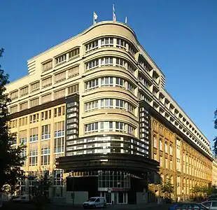 The Mossehaus in Berlin by Erich Mendelsohn, an early example of streamline moderne (1921–23)