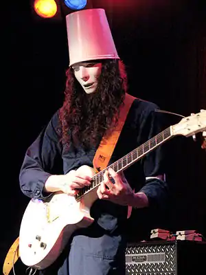 Guitarist Buckethead performed on all but two tracks on Chinese Democracy