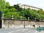 Wall linking Palace and Riding School, along Buckingham Palace Road