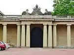 North screen to Buckingham Palace forecourt with gateway to gardens