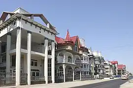 Type of houses owned by wealthy Romani families in Buzescu