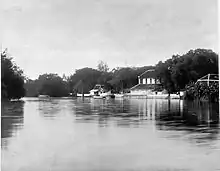 Resident's house along the Ketabang River (Ketabang) in Surabaya (late 19th century)