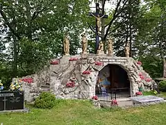 Calvary erected by the priest Maxime Masson at the top of the cliff of the cemetery of Sainte-Thècle.