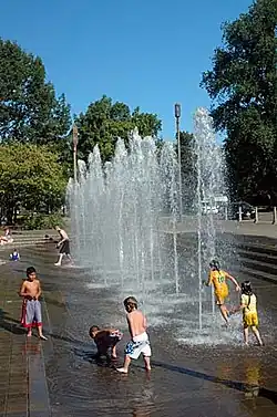 Children playing in the fountain in 2006