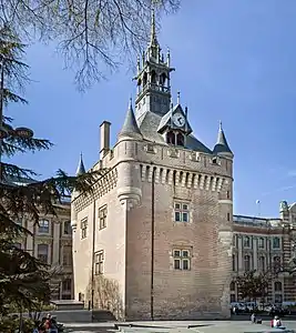 The Archive tower (1525-1530, except for the roof modified by Viollet-le-Duc in the 19th century).