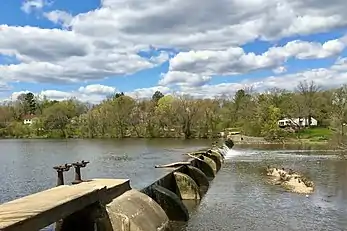 Dam forming Lake Carnegie