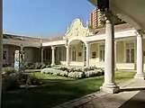 Interior garden, corridors, adobe and tiles in the mansion of Santa Rosa de Apoquindo, an example of the application of concepts and techniques of colonial traditionalism.