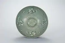 Goryeo celadon plate inlaid flowers and bees