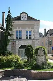 Stèle place des Halles, Chartres.