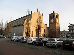 Piazza Ferrari, the central square, with the Chiesa dei Santi Pietro e Giacomo (Saints Peter and James church) (17th-century) and the oldest church tower (13th-century)