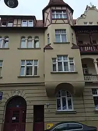 Avant-corps at 13