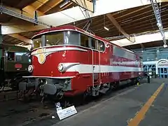 Locomotive BB 9200 in Capitole livree.