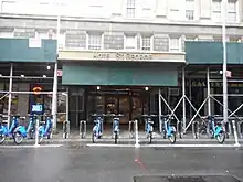  The Clark Street entrance to the Hotel St. George and the Clark Street subway station on the IRT Broadway-Seventh Avenue Line in Brooklyn Heights. A CitiBike rental station is located in front of the entrance.