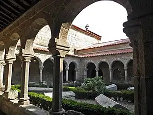 Monastery of Cete cloister have simple composite capitals with no decorations.