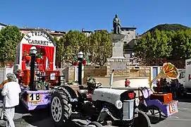 A Corso float before the statue of Gassendi in Digne