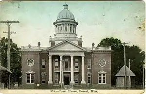 Scott County Courthouse in Forest