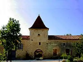 The fortified gateway in Courties