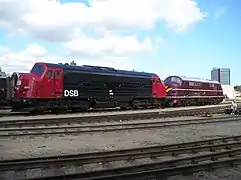 A DSB class MY (left), and a Class MX (right)