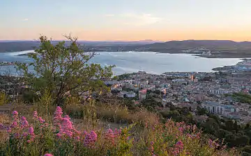 Sète and the Étang de Thau at dawn