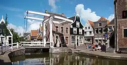 Drawbridge and Grote Dam (right: the Town hall)