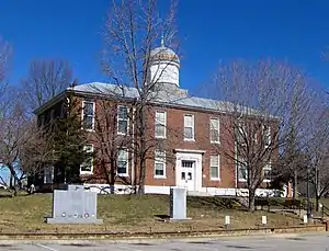 Dickson County Courthouse in Charlotte