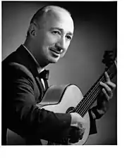 Eddie Freeman with Freeman flamenco guitar
                       (Photograph by Raiberto Comini)