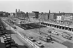 Rapenburgerstraat (1977), temporary home of the Waterloopleinmarkt from 1977 to 1988.