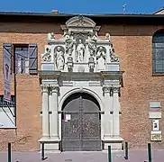 The portal of Saint-Pierre des Chartreux church was built in 1613 by Antoine Bachelier, one of the sons of the famous architect and sculptor Nicolas Bachelier.