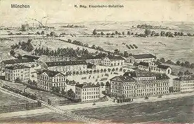 On the left in the picture, the railway tracks in front of the railroad barracks, where today the eastern street lane runs of the now-developed Dachauer Straße.