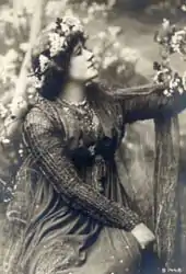 Ellen Terry as Guinevere, costume by Burne-Jones, 1894