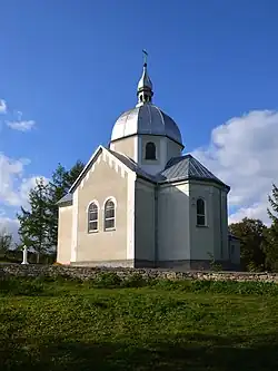 A small building with rounded domw