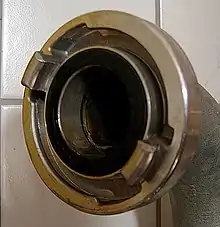 Hermaphroditic Storz fire hose connector