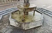 Detail of the tank and washbasin.