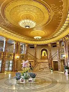 Art Deco and Neoclassical Composite columns in the grand foyer of the Severance Hall, Cleveland, US, by Walker and Weeks, 1931