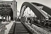 Construction of the new bridge on the right side of the old one, November 1982.