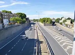 A dual carriagway in a trench with concrete retaining walls on each side.