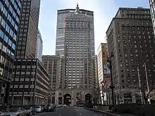 The Beaux-Arts skyscraper in front of the more modern MetLife Building