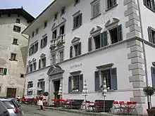 Soglio: Cas' Alta (left) and Casa Battista (Hotel Palazzo Salis, built in 1630, right), still owned by the Swiss family branch